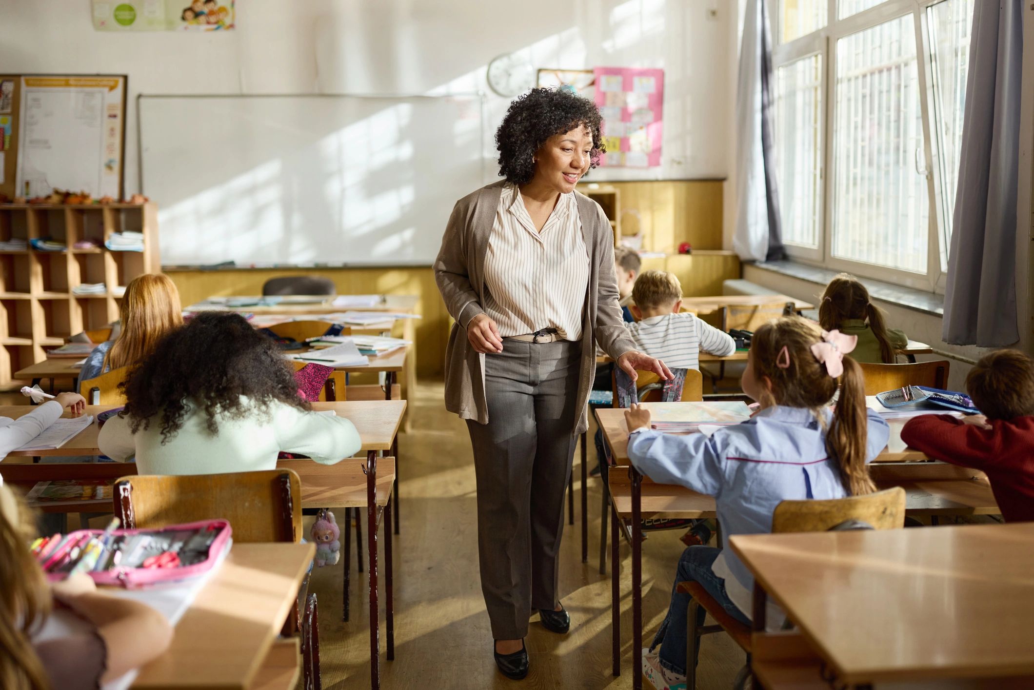 Teacher supporting students during class